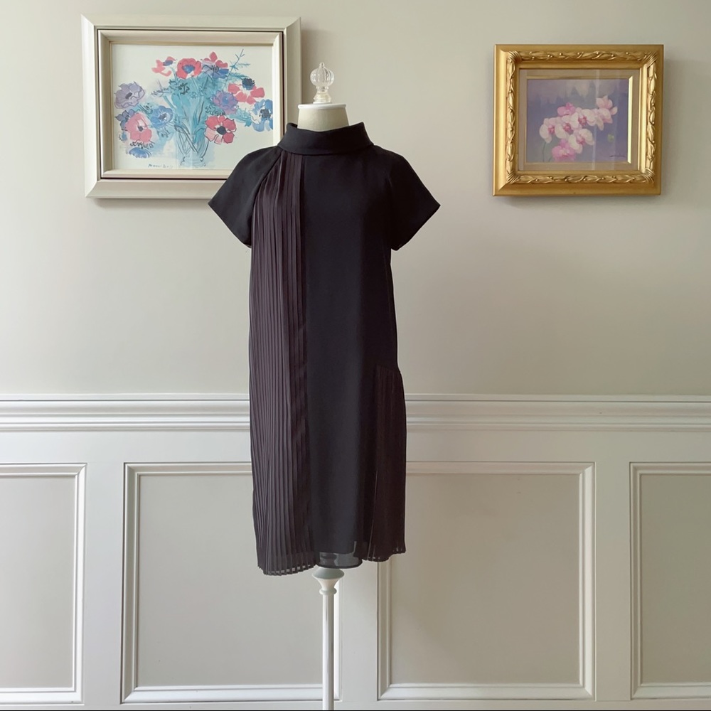 🇯🇵Greenwich Avenue Black Asymmetrically Pleated Dress
